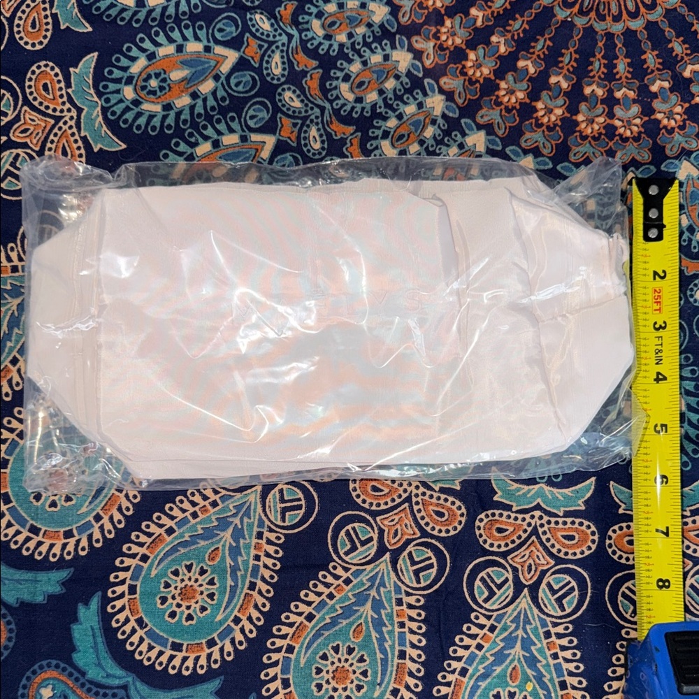 MAËLYS White Cosmetic Bag - Picture 4 of 7